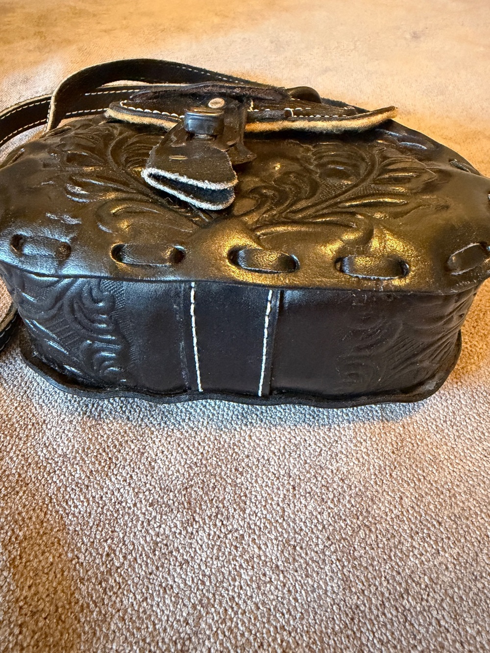 VINTAGE Black Tooled Leather Horse Saddle Bag - Picture 3 of 16